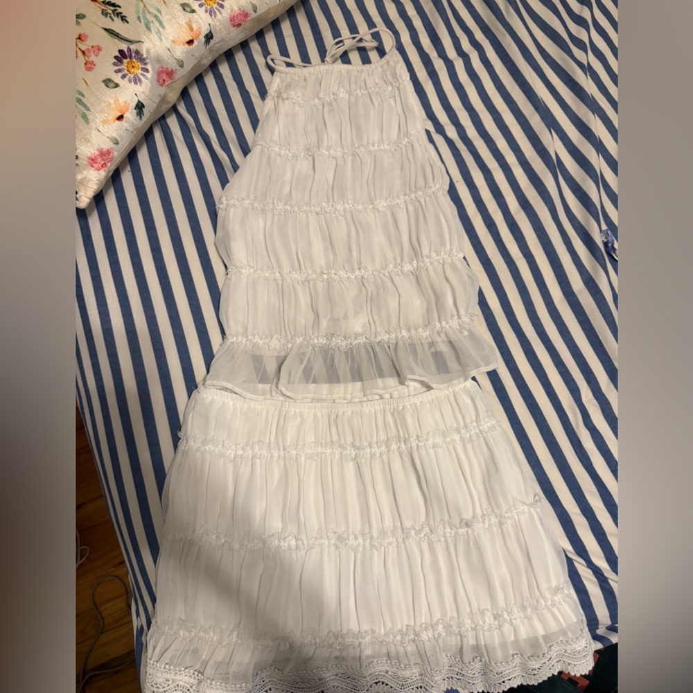 White Tiered set